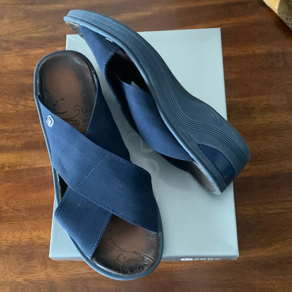 BZees sandals . Navy Blue size 9